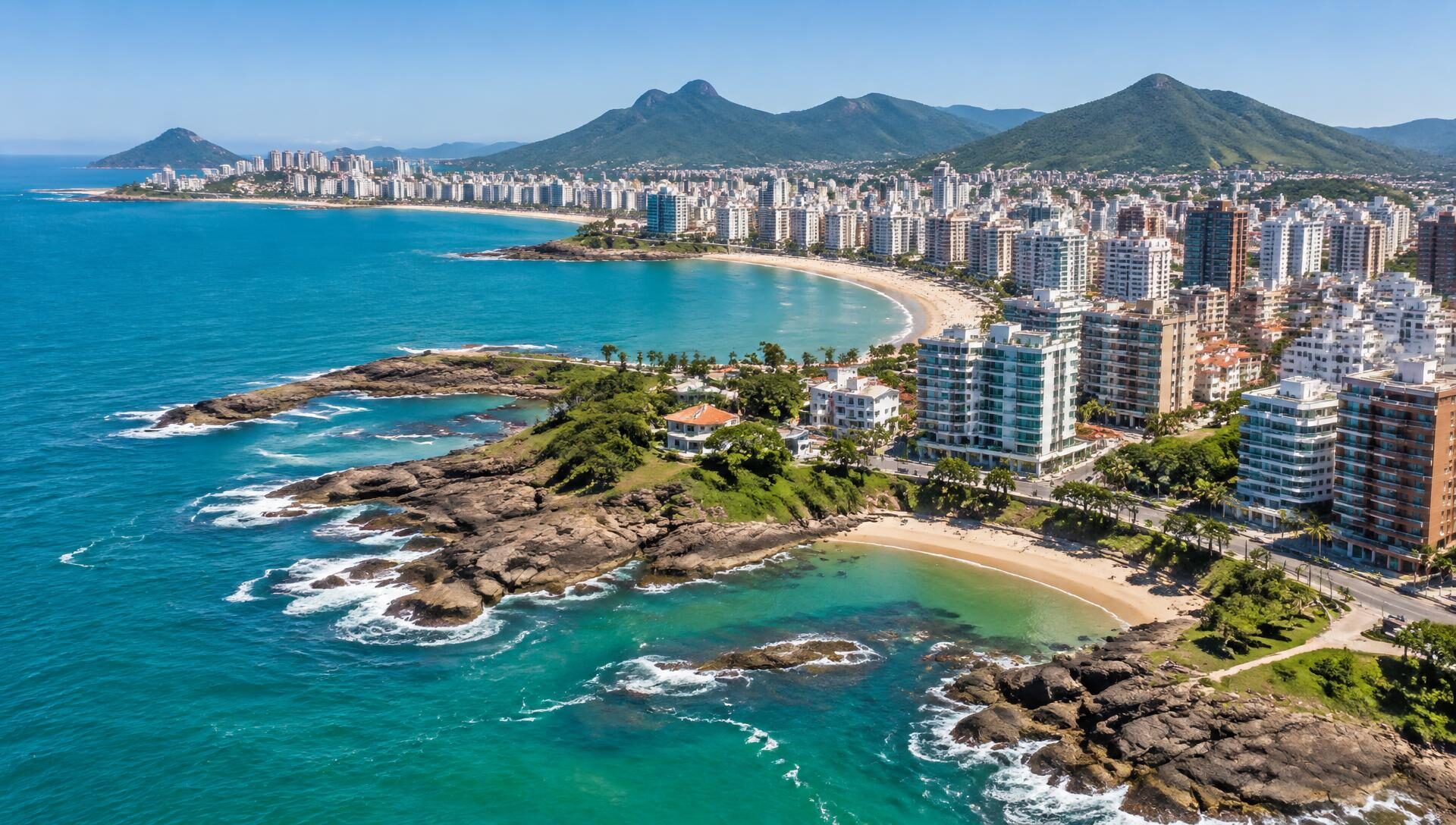 Vista aérea do litoral de Guarapari, no Espírito Santo